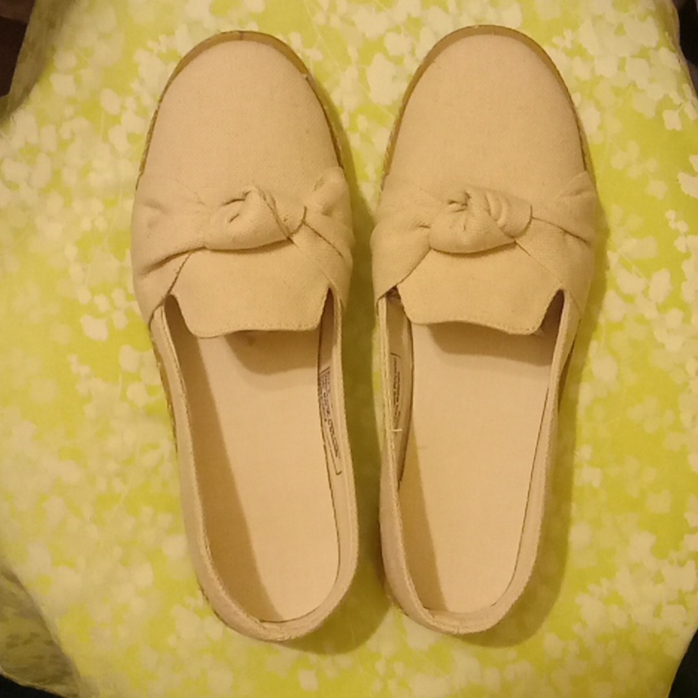 New Size 9 Canvas Slip On Shoes Womens